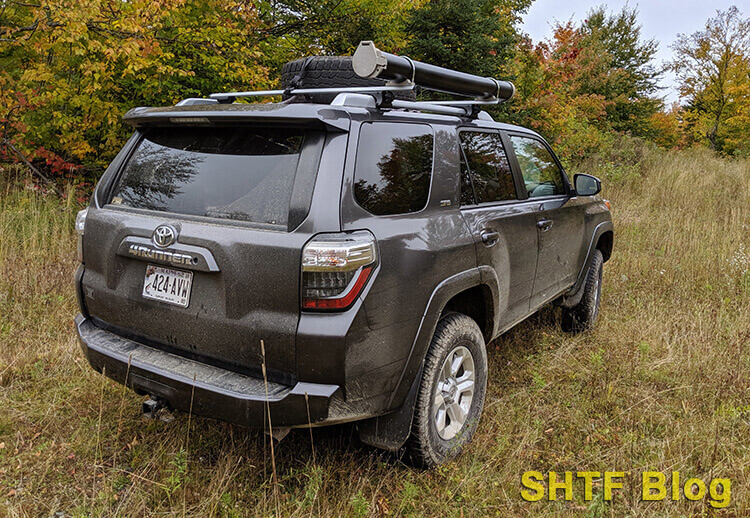 2014 Toyota 4Runner with crossbars