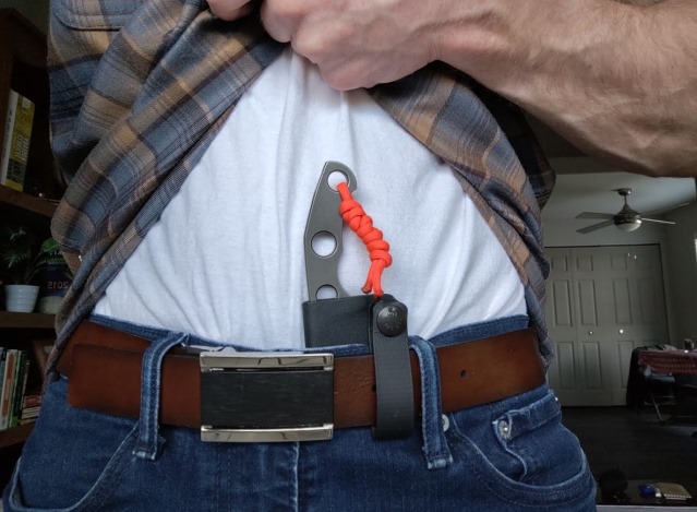 knife inside belt