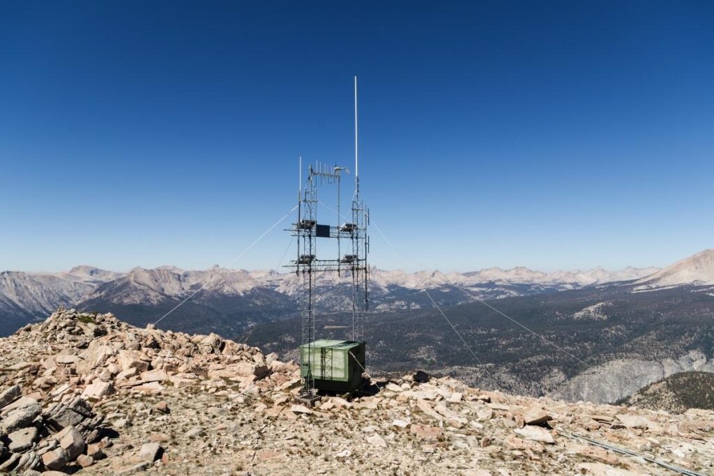 radio repeater antenna array