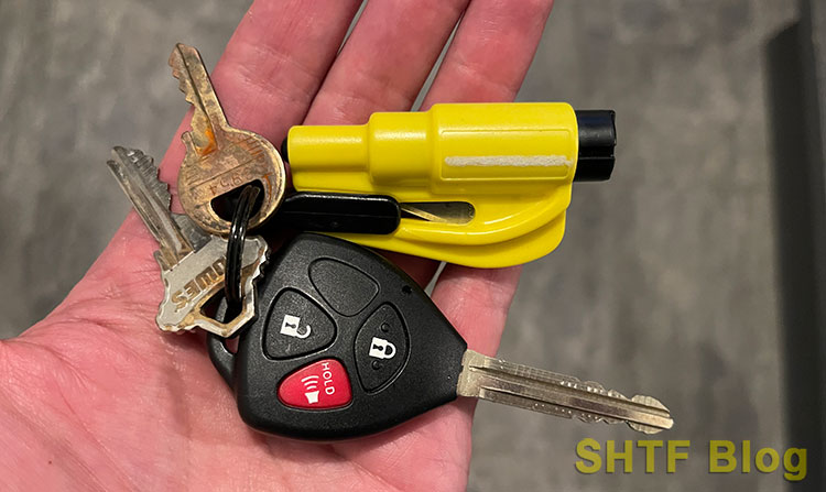 seatbelt cutter device on keychain