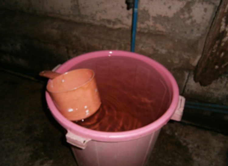 Tabo sponge bath bucket and dipper